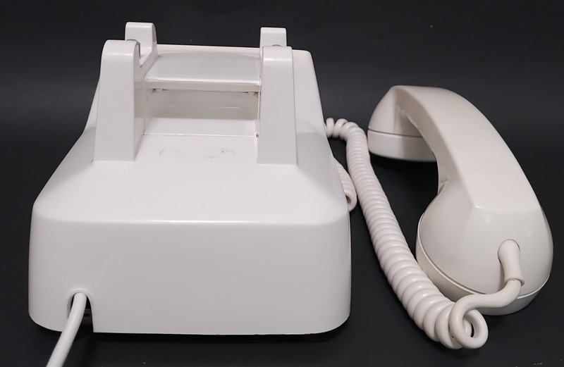 White 1500 Touch tone phone Western Electric  10 button