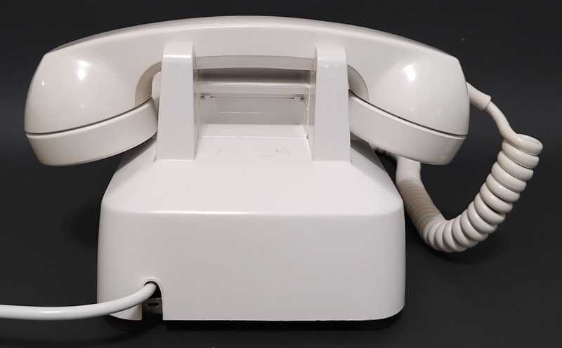 White 1500 Touch tone phone Western Electric  10 button