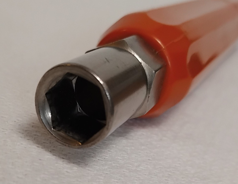 Telephone Can wrench 