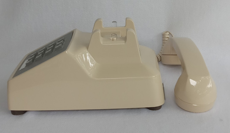 Ivory  2500 Touch tone phone New in the box NOS