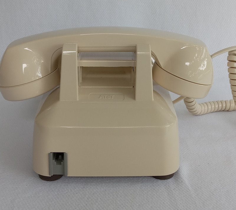 Ivory  2500 Touch tone phone New in the box NOS