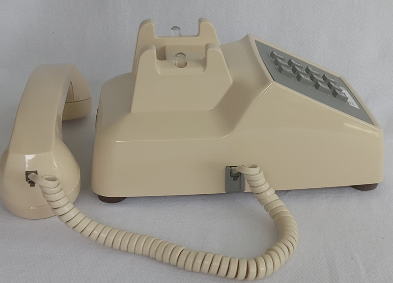 Ivory  2500 Touch tone phone New in the box NOS