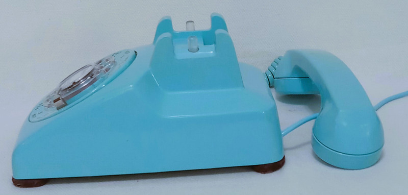 Kellogg  500 blue desk phone