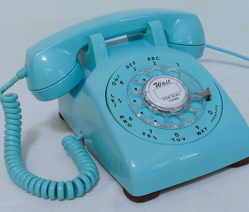 Kellogg  500 blue desk phone