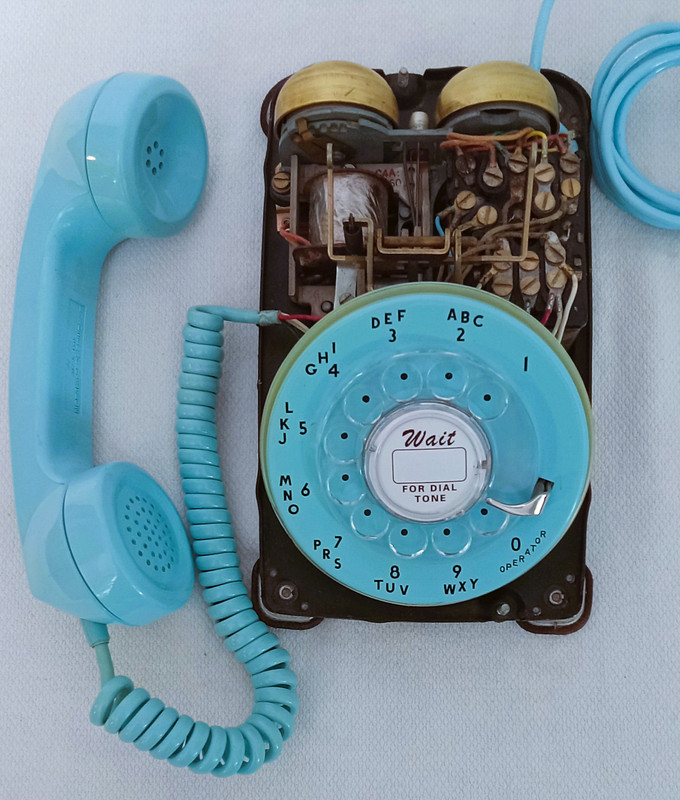Kellogg  500 blue desk phone