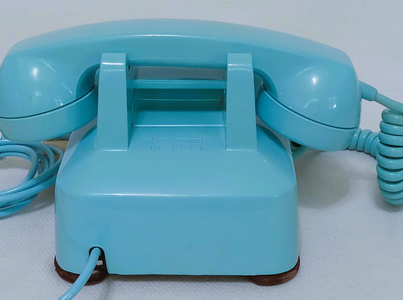Kellogg  500 blue desk phone