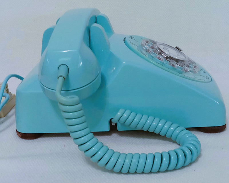Kellogg  500 blue desk phone