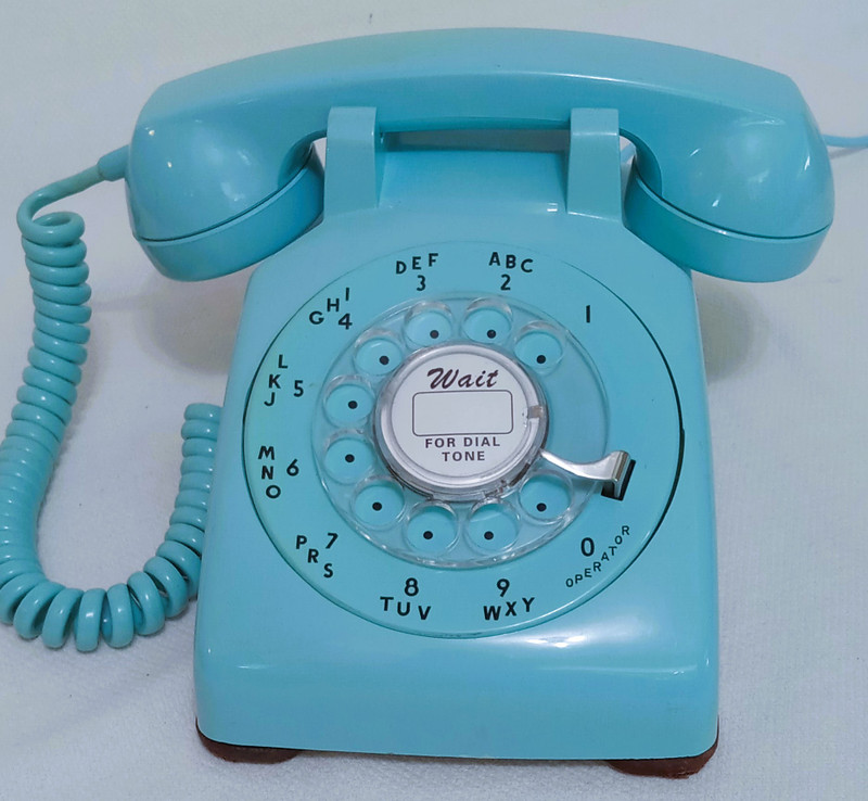 Kellogg  500 blue desk phone