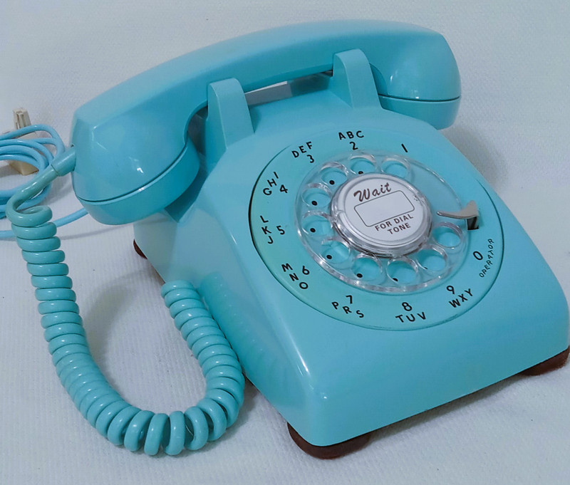Kellogg  500 blue desk phone