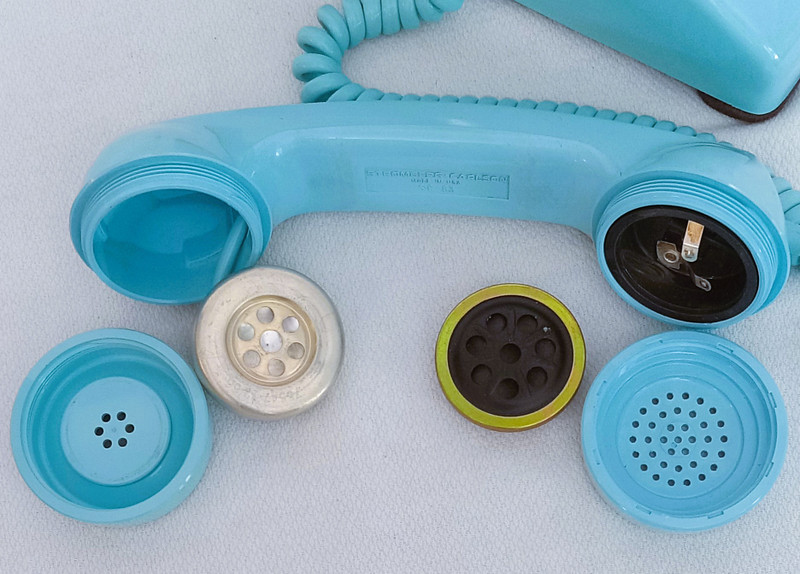 Kellogg  500 blue desk phone
