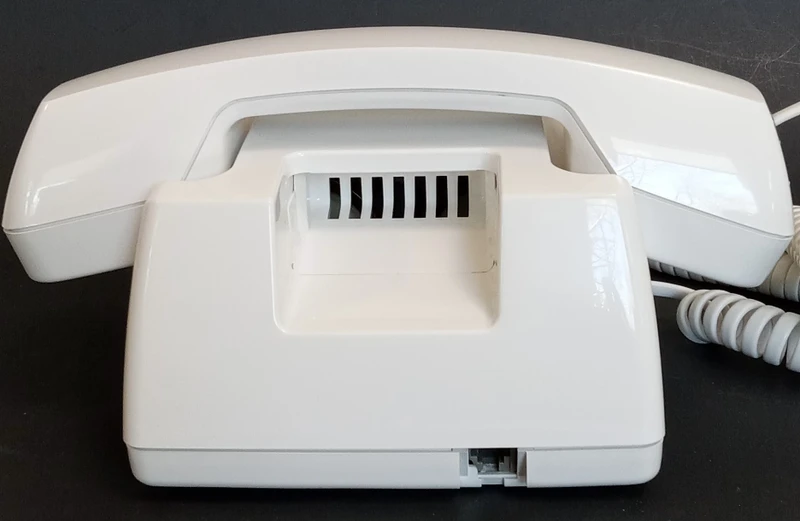 White  touch tone telephone Signature Traditional AT&T NOS