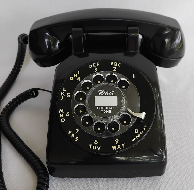   Western Electric telephone model 500 Fully restored    Modular Version