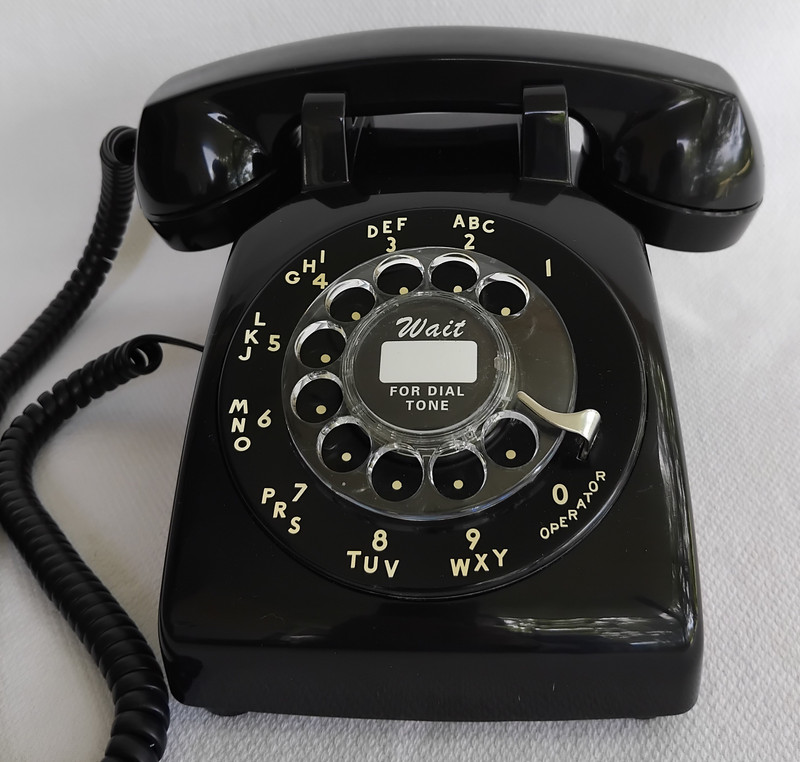   Western Electric telephone model 500 Fully restored    Modular Version