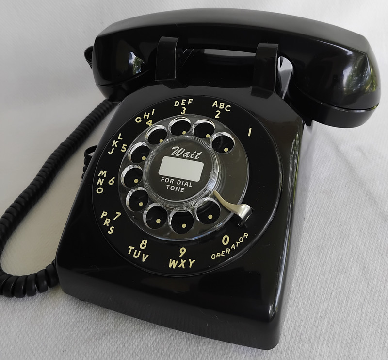   Western Electric telephone model 500 Fully restored    Modular Version