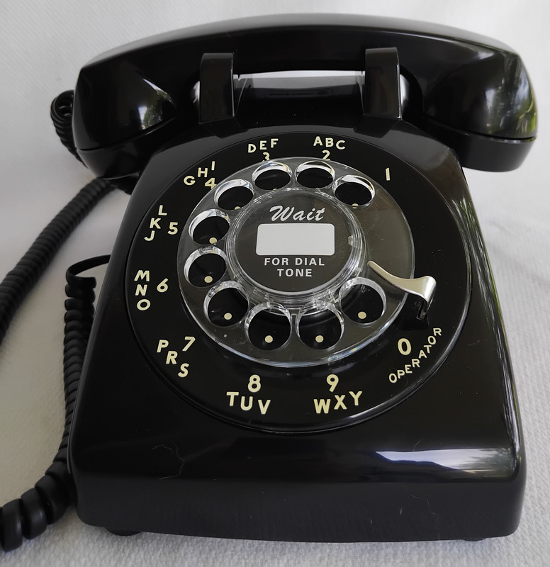   Western Electric telephone model 500 Fully restored    Modular Version