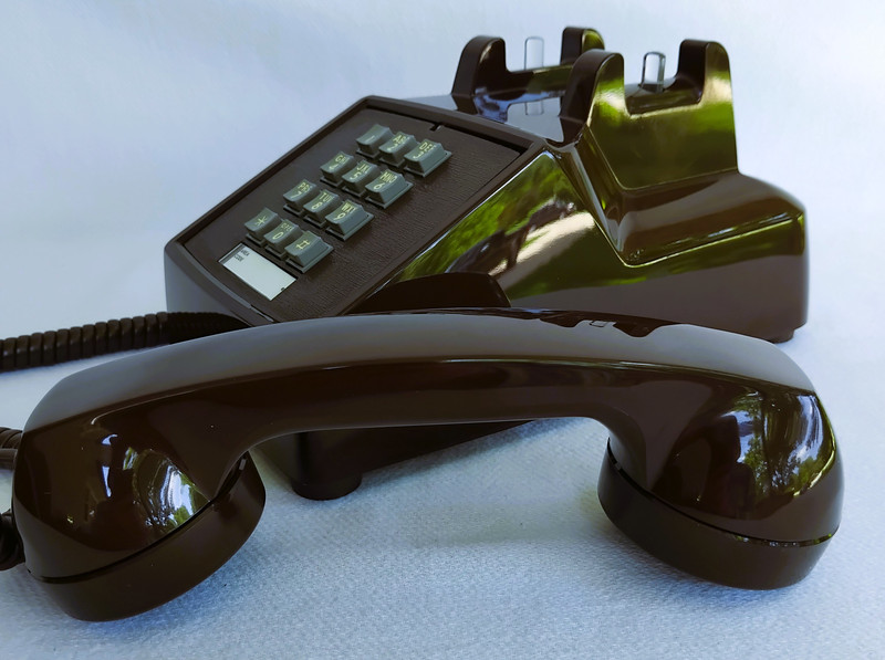 Stromberg Carlson / ITT 2500DM touch tone phone in Brown 