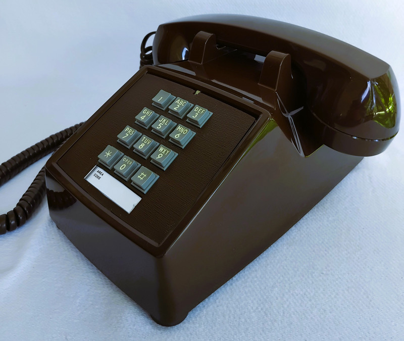 Stromberg Carlson / ITT 2500DM touch tone phone in Brown 