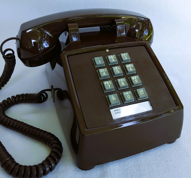 Stromberg Carlson / ITT 2500DM touch tone phone in Brown 