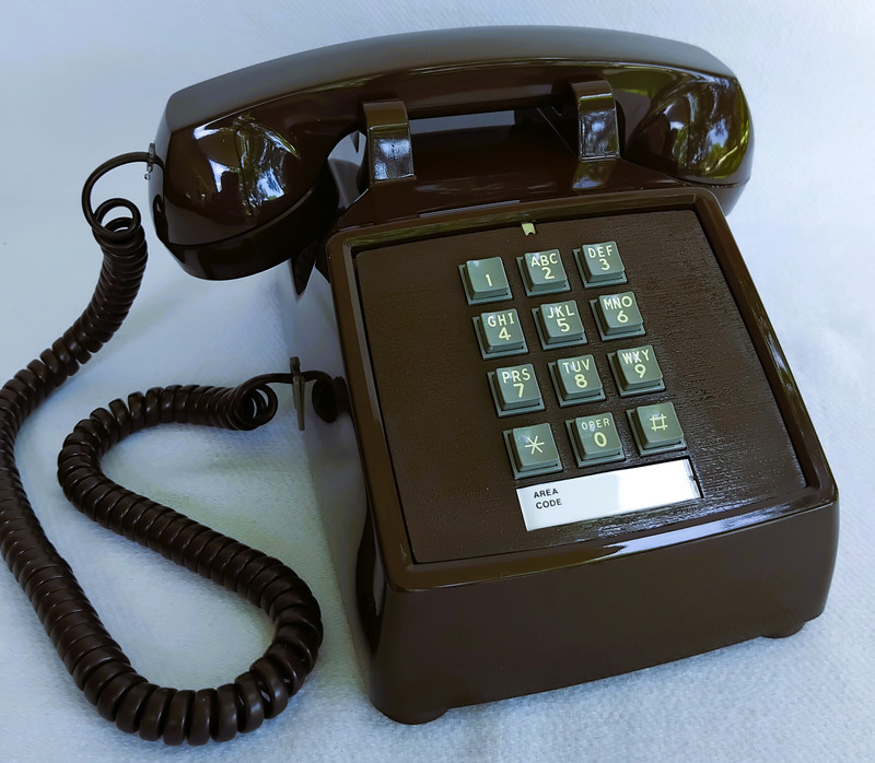 Stromberg Carlson / ITT 2500DM touch tone phone in Brown 