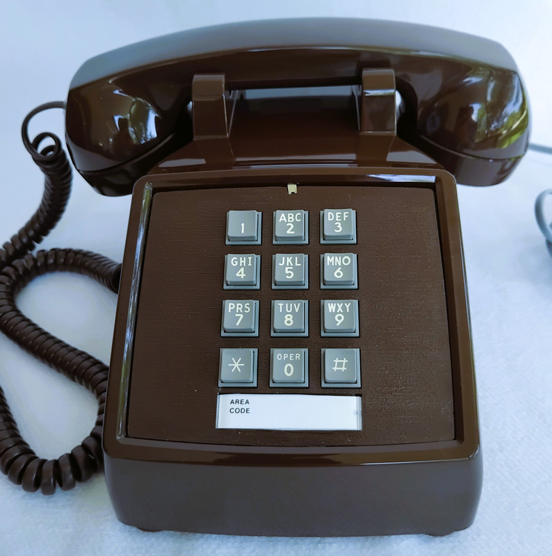 Stromberg Carlson / ITT 2500DM touch tone phone in Brown 