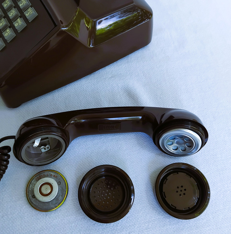 Stromberg Carlson / ITT 2500DM touch tone phone in Brown 