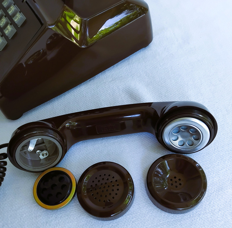 Stromberg Carlson / ITT 2500DM touch tone phone in Brown 