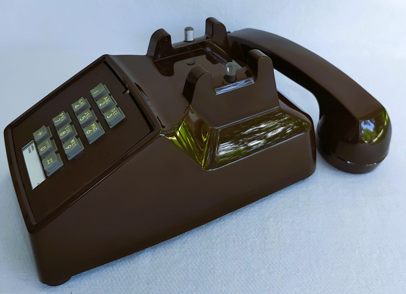 Stromberg Carlson / ITT 2500DM touch tone phone in Brown 