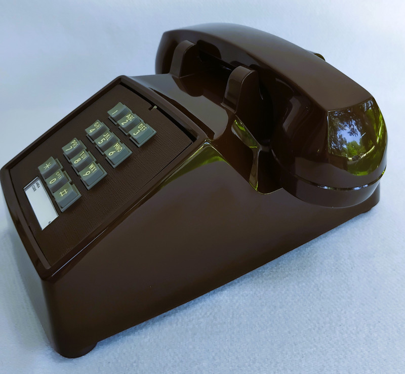Stromberg Carlson / ITT 2500DM touch tone phone in Brown 