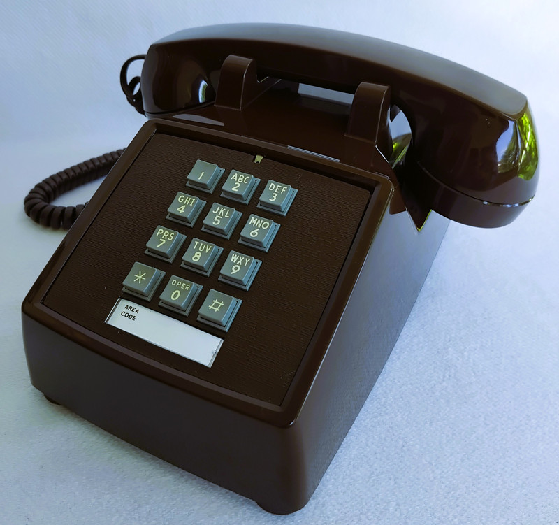 Stromberg Carlson / ITT 2500DM touch tone phone in Brown 