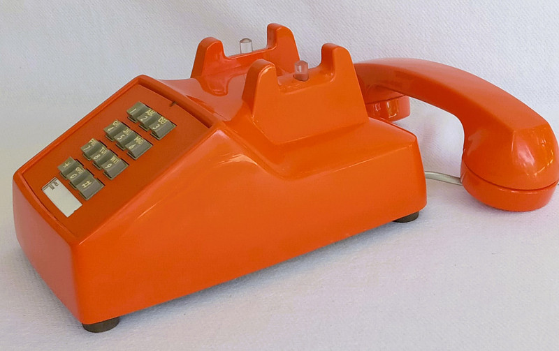Stromberg Carlson 2500 touch tone telephone Orange 