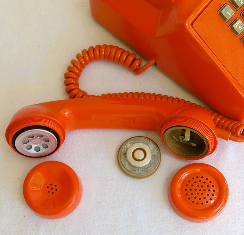 Stromberg Carlson 2500 touch tone telephone Orange 