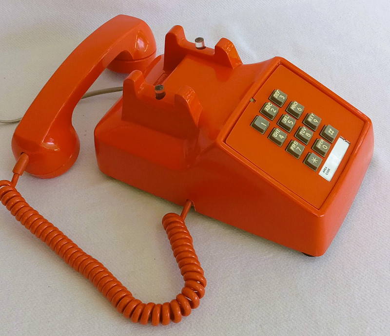 Stromberg Carlson 2500 touch tone telephone Orange 