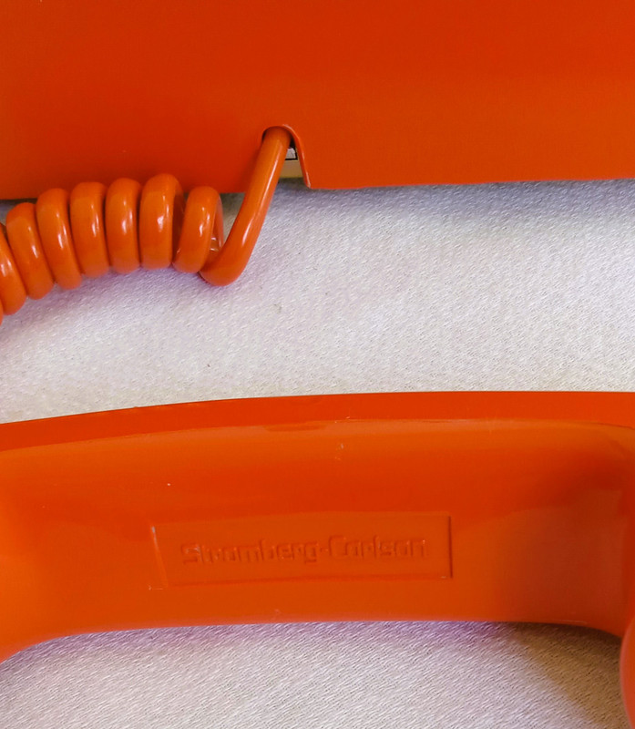 Stromberg Carlson 2500 touch tone telephone Orange 