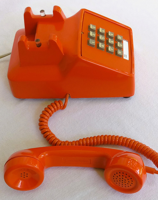 Stromberg Carlson 2500 touch tone telephone Orange 