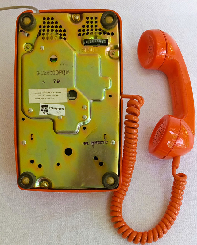 Stromberg Carlson 2500 touch tone telephone Orange 