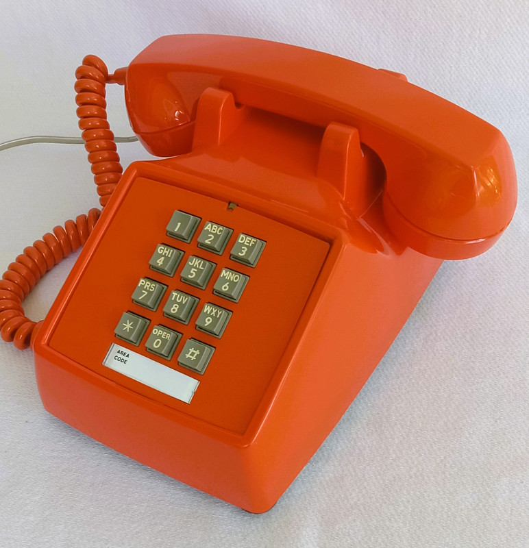 Stromberg Carlson 2500 touch tone telephone Orange 