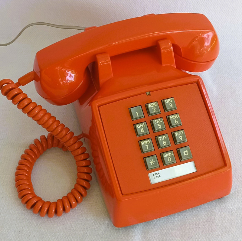 Stromberg Carlson 2500 touch tone telephone Orange 