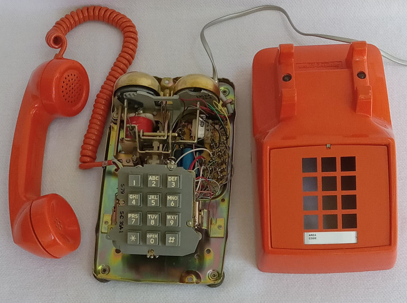 Stromberg Carlson 2500 touch tone telephone Orange 