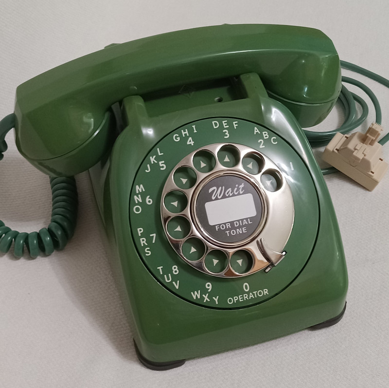 Green Automatic Electric phone AE 80