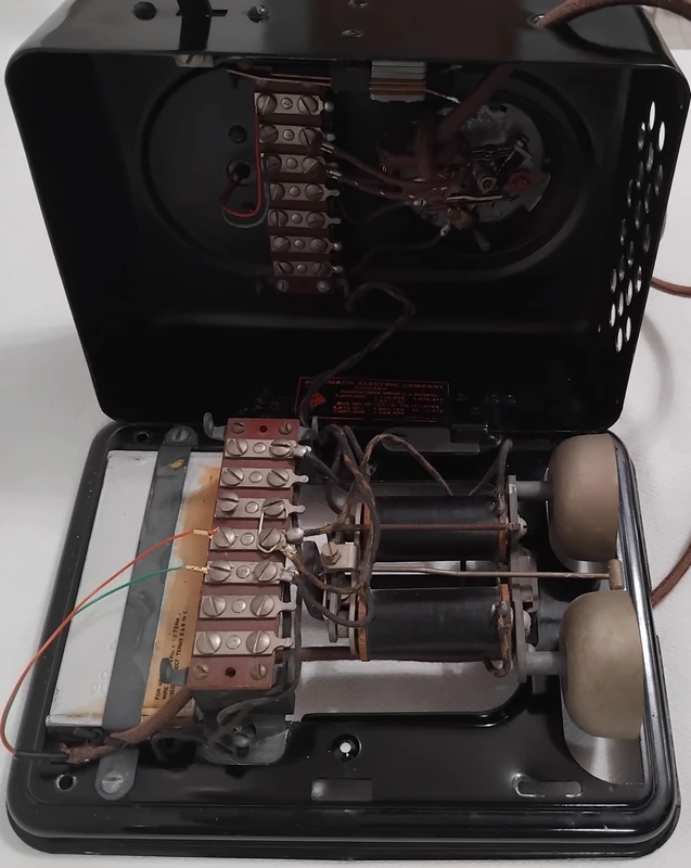   Automatic Electric 1920s metal wall phone Type 21
