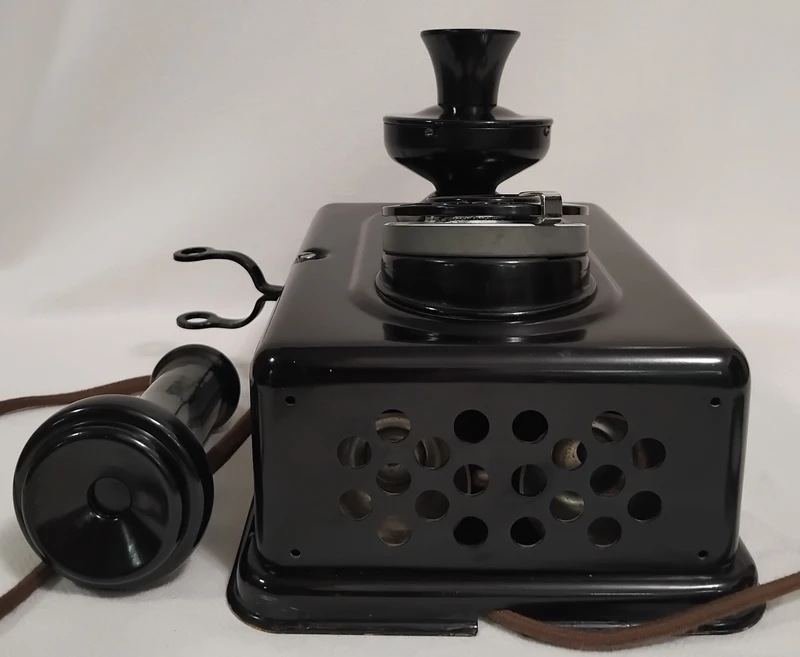   Automatic Electric 1920s metal wall phone Type 21