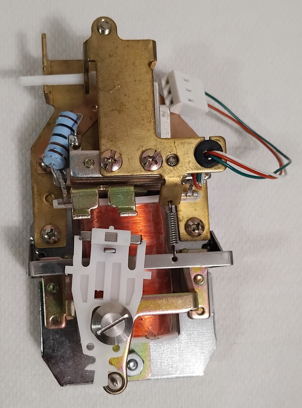 Single slot coin relay 