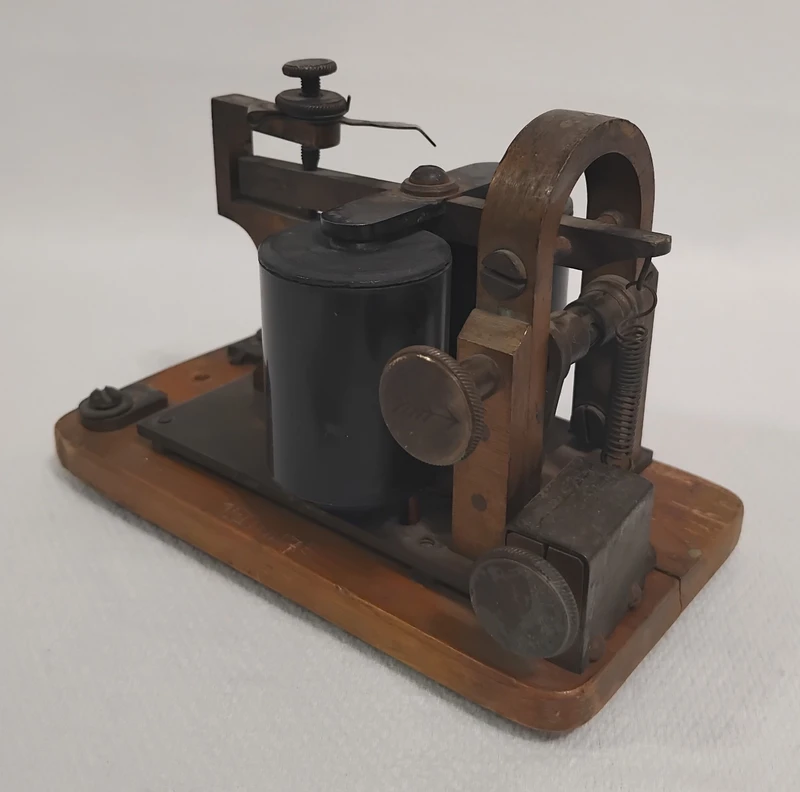 JH Bunnel  Railroad Telegraph Key Sounder Wood Base