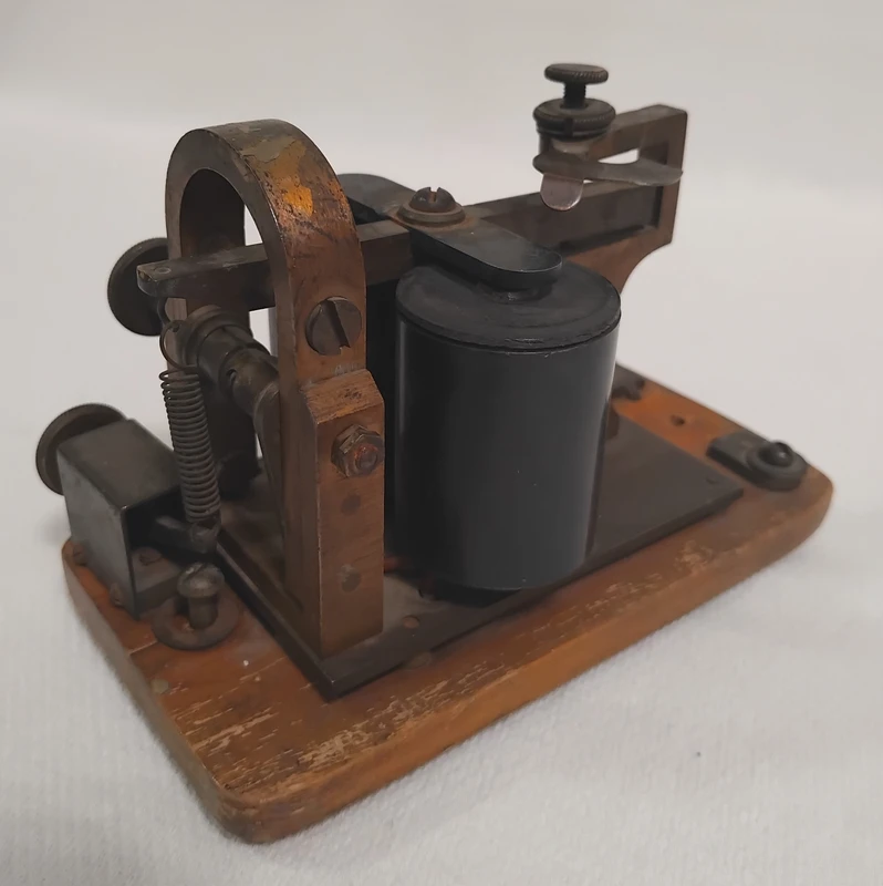 JH Bunnel  Railroad Telegraph Key Sounder Wood Base