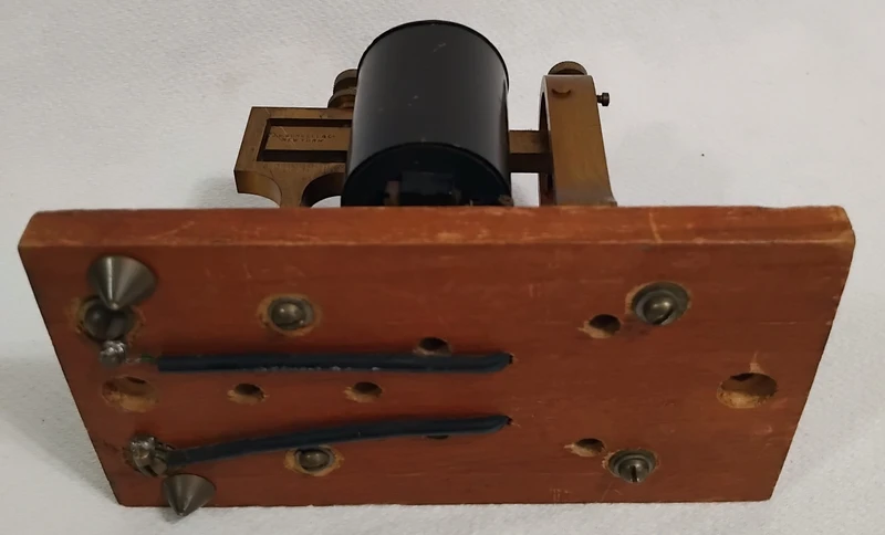 JH Bunnell  Mainline 15-B Railroad Telegraph Key Sounder Wood Base