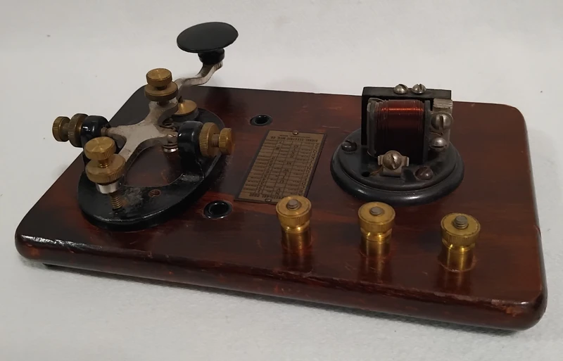 Telegraph Key original wood base telegraph