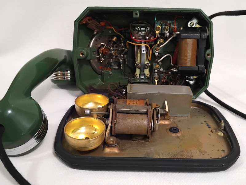 Automatic  Electric Jade Green AE40 phone with chrome Trim