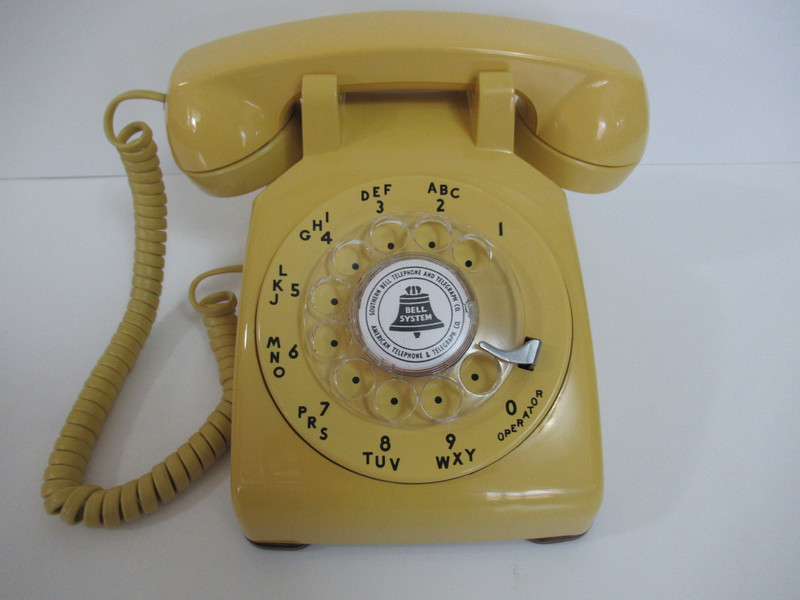 Western Electric 500  Yellow with modular cords 