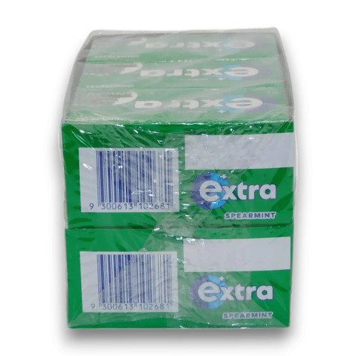 Extra Spearmint Gum display box, highlighting its refreshing mint flavour and convenient packaging.