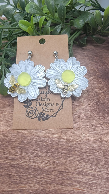 Daisy Marble White Acrylic Flower and Bee Layered Earrings